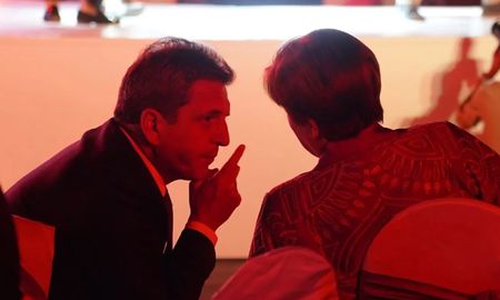 Sergio Massa y Kristalina Georgieva en la Cumbre de Ministros de Finanzas y Presidentes del Banco Central. Sergio Massa y Kristalina Georgieva en la Cumbre de Ministros de Finanzas y Presidentes del Banco Central.