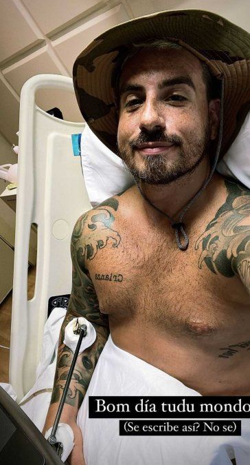 A Fede Bal le pusieron un fierro en el brazo.