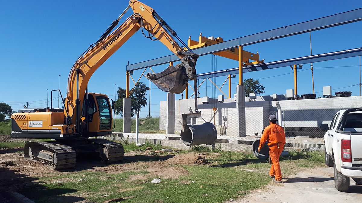 La ministra de Infraestructura, Servicios Públicos y Hábitat, Silvina Frana, destacó la relevancia de la obra y la decisión de finalizarla: “Hoy estamos felices porque luego de casi 10 años, estamos culminando con una obra que beneficiará a más de 90 mil vecinos”.