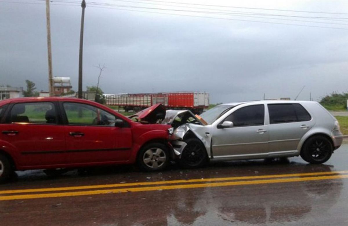 El 61% de los siniestros viales en las rutas santafesinas se producen por colisiones y el 32% de los accidentes con fallecidos son frontales. El 61% de los siniestros viales en las rutas santafesinas se producen por colisiones y el 32% de los accidentes con fallecidos son frontales.