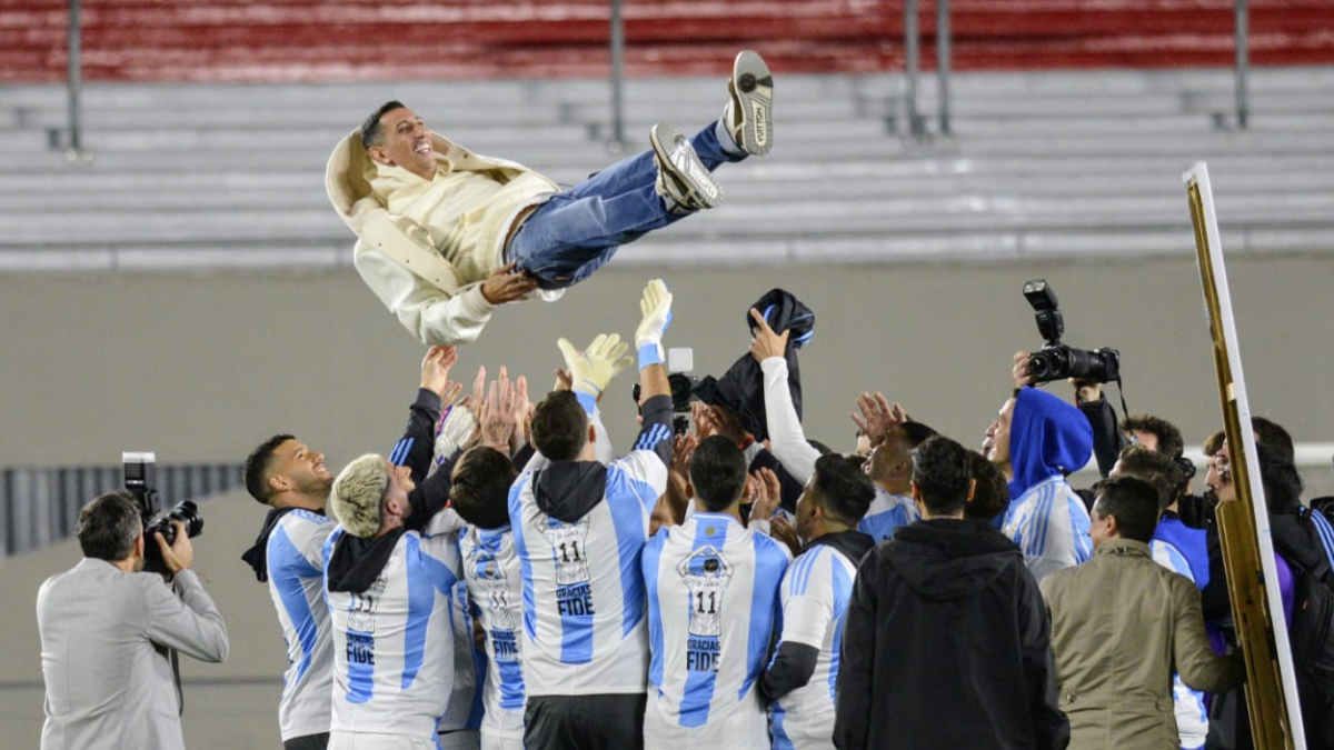Ángel Di María se despidió de la Selección Argentina en el medio de un estadio Monumental emocionado.