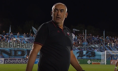 Malas noticias para Iván Delfino en el partido de Colón vs. Estudiantes de Río Cuarto: se lesionó Axel Rodríguez. Malas noticias para Iván Delfino en el partido de Colón vs. Estudiantes de Río Cuarto: se lesionó Axel Rodríguez.