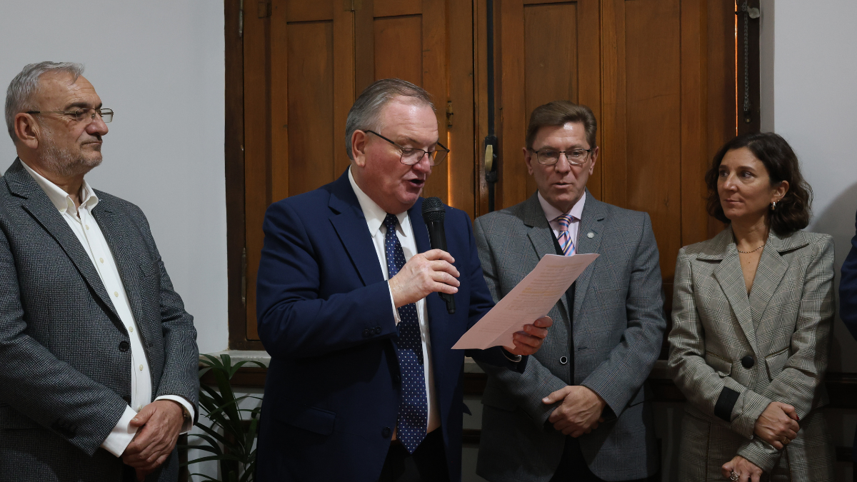 Se reconoció las trayectorias profesionales y el valioso aporte a la difusión de la actividad legislativa provincial. Se reconoció las trayectorias profesionales y el valioso aporte a la difusión de la actividad legislativa provincial.