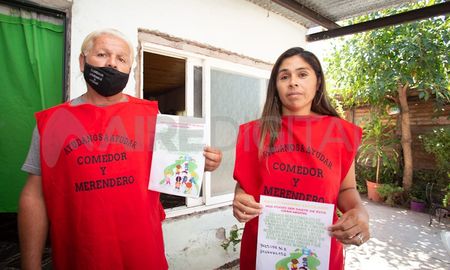 El comedor Ayudanos a Ayudar realiza una colecta de útiles escolares y ropa para que 300 chicos de Varadero Sarsotti comiencen las clases con normalidad. El comedor Ayudanos a Ayudar realiza una colecta de útiles escolares y ropa para que 300 chicos de Varadero Sarsotti comiencen las clases con normalidad.