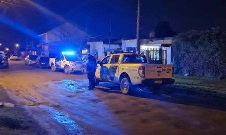 El hecho se conoció cuando la mujer llamó al 911 y denunció que su esposo se había caído de la cama y estaba herido. El hecho se conoció cuando la mujer llamó al 911 y denunció que su esposo se había caído de la cama y estaba herido.