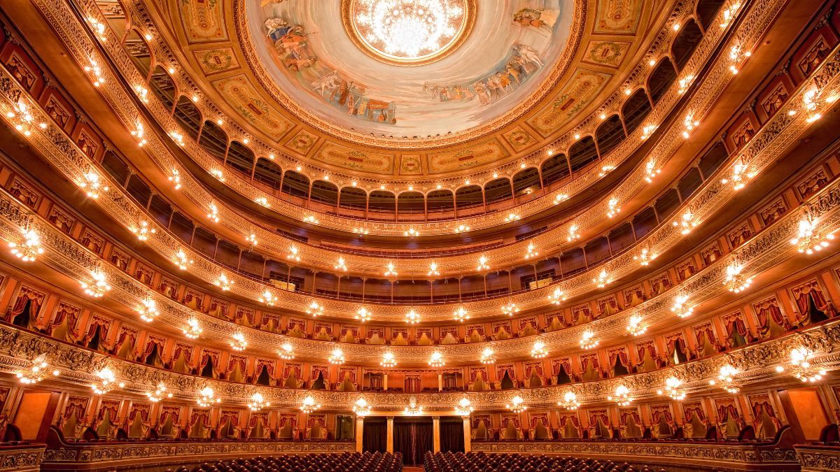 El Teatro Colón es uno de los teatro más importantes del mundo. El Teatro Colón es uno de los teatro más importantes del mundo.