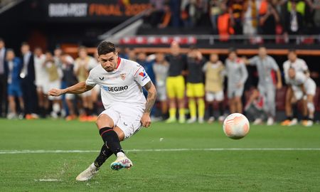 Gonzalo Montiel anotó el penal decisivo con el que Sevilla venció a Roma en la final de la Europa League. Gonzalo Montiel anotó el penal decisivo con el que Sevilla venció a Roma en la final de la Europa League.