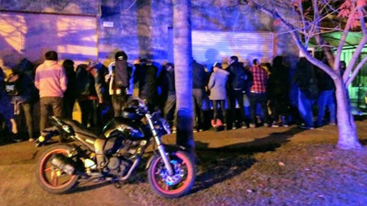 Detuvieron a unas 40 personas en una fiesta clandestina en Rosario