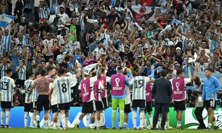 La gala que organiza la FIFA entrega un reconocimiento también a los fanáticos que acompañan a los equipos. La gala que organiza la FIFA entrega un reconocimiento también a los fanáticos que acompañan a los equipos.