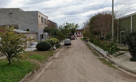Un operativo policial en barrio Parque Juan de Garay de Santa Fe permitió recuperar pertenencias robadas y detener a un sospechoso tras un llamado al 911. Un operativo policial en barrio Parque Juan de Garay de Santa Fe permitió recuperar pertenencias robadas y detener a un sospechoso tras un llamado al 911.