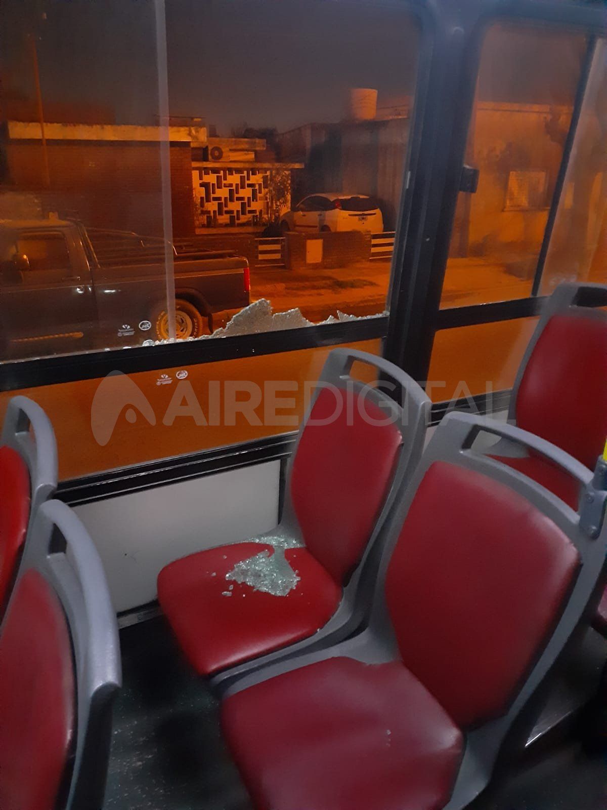 Una mujer resultó herida hace exactamente un mes luego de que desconocidos atacaran a piedrazos a un colectivo de la línea 9.