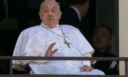 El papa Francisco reapareció en público en la plaza San Pedro, tras su alta hospitalaria. El papa Francisco reapareció en público en la plaza San Pedro, tras su alta hospitalaria.