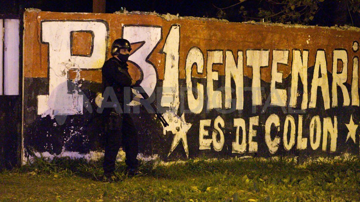 En el barrio Centenario hubo un operativo especial para disuadir a los hinchas.