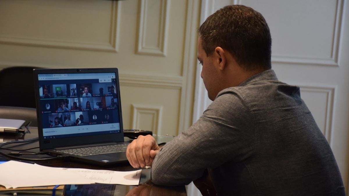 En el tercer encuentro, que se dio de manera virtual, el cuerpo legislativo local dialogó con los funcionarios del Ejecutivo Municipal, el secretario de Gobierno Nicolás Aimar; la secretaria de Hacienda Carolina Piedrabuena, y la secretaria de Obras y Espacio Público, Griselda Bertoni.