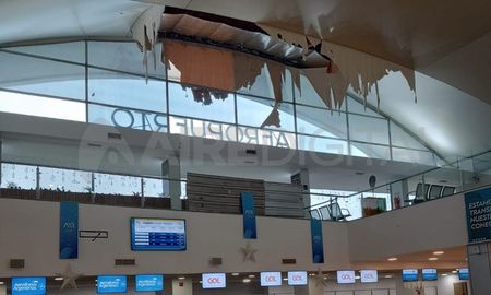 Se rompió el techo del Aeropuerto Islas Malvinas. Se rompió el techo del Aeropuerto Islas Malvinas.