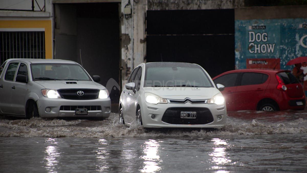 La tormenta provocó anegamientos y dificultades para circular en Santa Fe