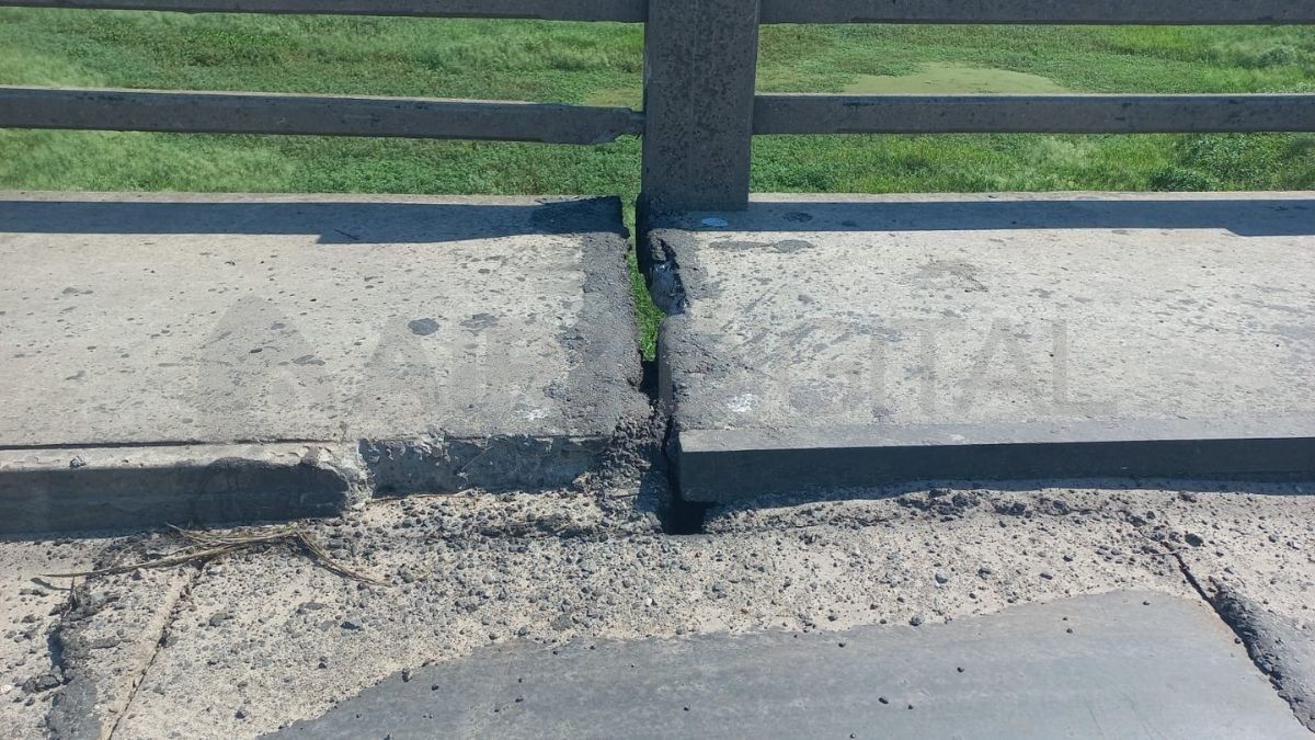 Puente carretero: calzada dañada
