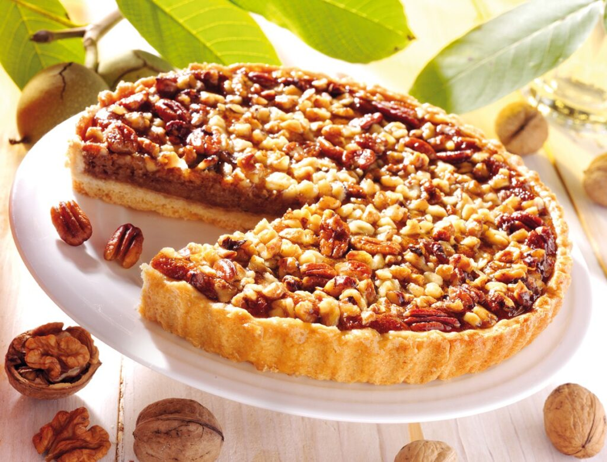 La tarta de nuez es una deliciosa opción para la hora del postre o la merienda. La tarta de nuez es una deliciosa opción para la hora del postre o la merienda.