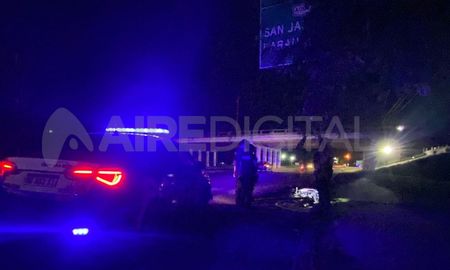 Una camioneta chocó una moto en uno de los accesos a Santa Fe, la arrastró 100 metros y se dio a la fuga Una camioneta chocó una moto en uno de los accesos a Santa Fe, la arrastró 100 metros y se dio a la fuga