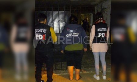 El momento en que la mujer fue detenida por agentes de Investigación de Trata de Personas. El momento en que la mujer fue detenida por agentes de Investigación de Trata de Personas.