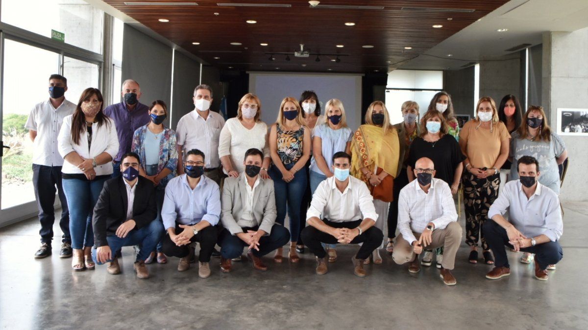 Adriana Cantero se reunió con los delegados de las nueve regionales para acordar las políticas educativas del 2022.