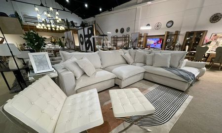 Bonnin transforma tu casa con muebles, cortinas y tecnología integrada. Bonnin transforma tu casa con muebles, cortinas y tecnología integrada.