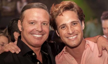 El cantante mexicano se pronunció sobre Luis Miguel, la serie en Twitter, días después del estreno de la tercera y última temporada en Netflix. El cantante mexicano se pronunció sobre Luis Miguel, la serie en Twitter, días después del estreno de la tercera y última temporada en Netflix.
