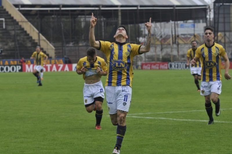 Atlanta aplastó a Independiente Rivadavia por 4-1 como local y con polémica