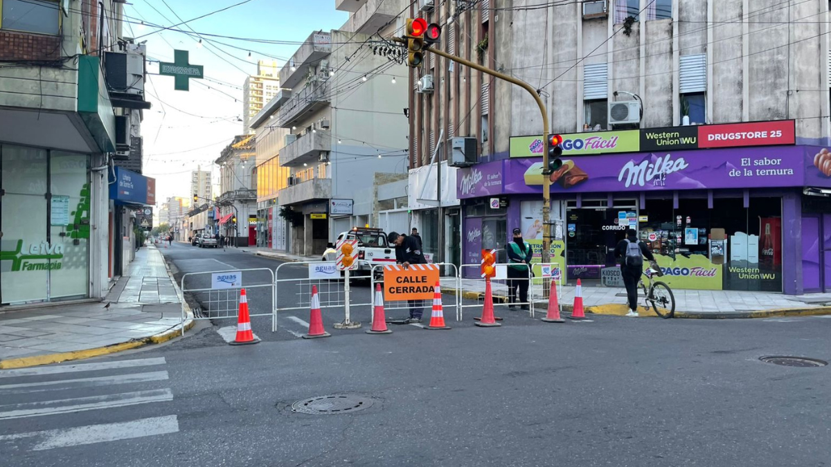 La renovación de la red de agua en el microcentro afectará la circulación en una de las principales arterias de la ciudad.