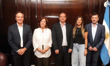 El nuevo bloque, que se llamará Unidad Federal, estará integrado por Edgardo Kueider, Carlos Camau Espínola, Guillermo Snopek y Alejandra Vigo. El nuevo bloque, que se llamará Unidad Federal, estará integrado por Edgardo Kueider, Carlos Camau Espínola, Guillermo Snopek y Alejandra Vigo.