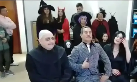Una pareja cumplió 30 años de casados y renovaron los votos disfrazados como Los Locos Addams Una pareja cumplió 30 años de casados y renovaron los votos disfrazados como Los Locos Addams