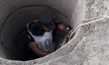 Tres chicos cayeron a un pozo ciego y ocurrió lo peor: uno murió y dos se encuentran grave Tres chicos cayeron a un pozo ciego y ocurrió lo peor: uno murió y dos se encuentran grave