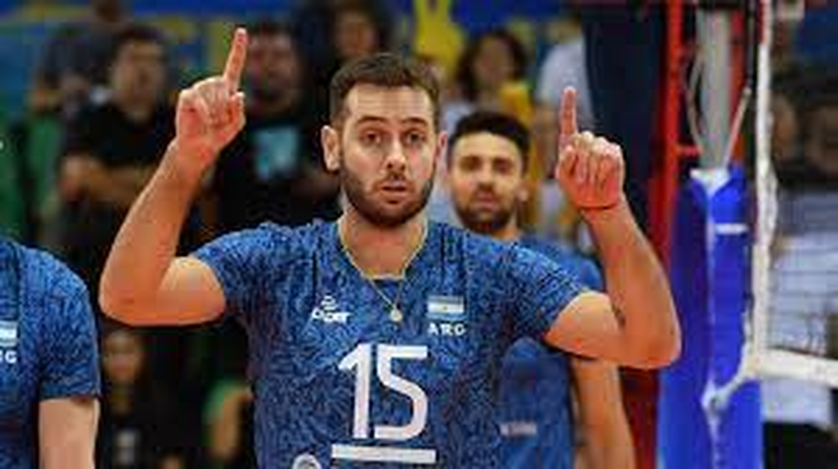 Luciano De Cecco es un jugador argentino de voleibol que juega de armador. Actualmente, se desempeña en el Lube Civitanova de la Serie A1 de Italia
