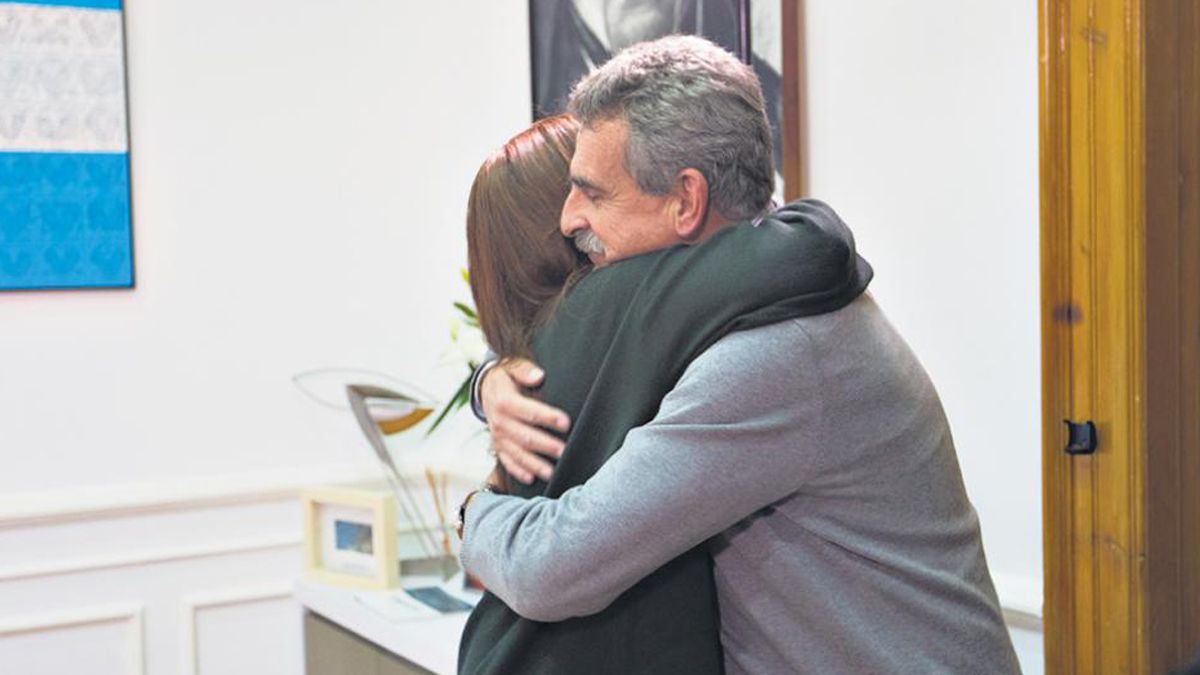 Otros tiempos. Cristina Fernández manifestó abiertamente su apoyo a la lista de precandidatos consensuada con Omar Perotti y que enfrentará a un leal del kirchnerismo
