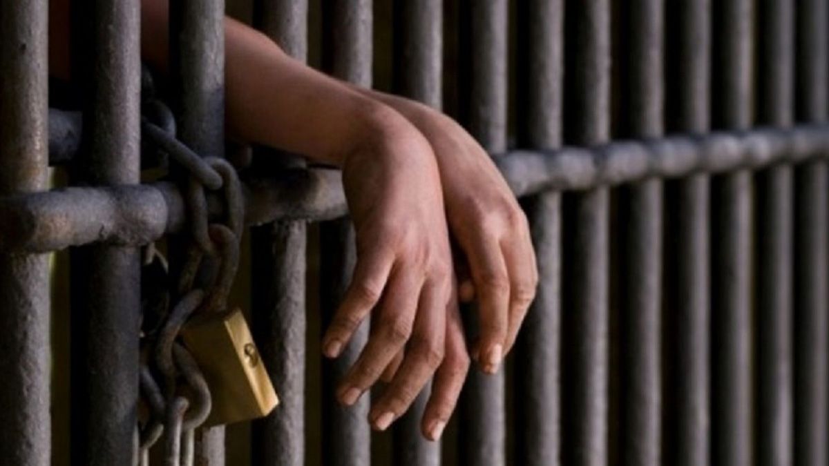 Cuatro presos heridos tras un enfrentamiento en la cárcel de Las Flores: suspenden las visitas