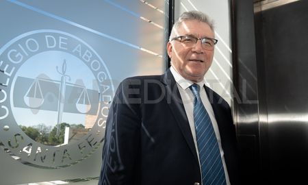 El vicepresidente del Consejo de la Magistratura de Santa Fe, Carlos Matterson, estuvo en Santa Fe y analizó la relación entre la Justicia y el poder político a nivel nacional. El vicepresidente del Consejo de la Magistratura de Santa Fe, Carlos Matterson, estuvo en Santa Fe y analizó la relación entre la Justicia y el poder político a nivel nacional.