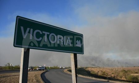 La interrupción del tráfico vehicular se produjo un rato antes de las 20 horas de este lunes y la medida es “por tiempo indeterminado”. La interrupción del tráfico vehicular se produjo un rato antes de las 20 horas de este lunes y la medida es “por tiempo indeterminado”.