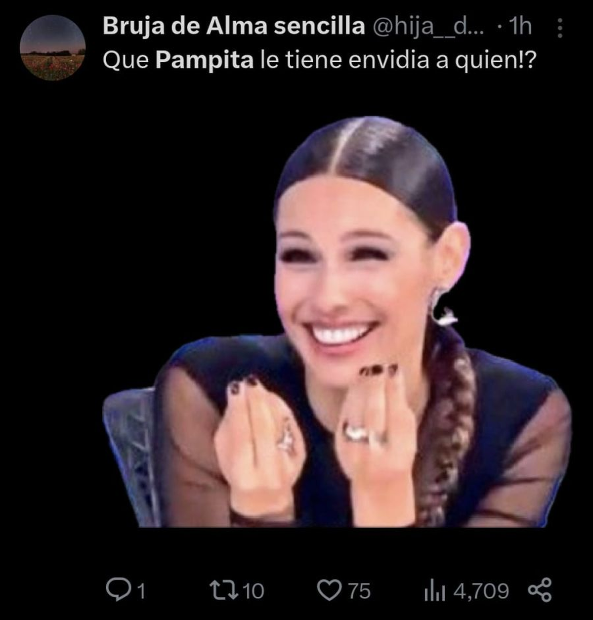 Yanina Latorre dijo que Pampita le tiene envidia a Lola Latorre. Yanina Latorre dijo que Pampita le tiene envidia a Lola Latorre.