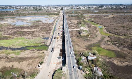 El gobernador de Santa Fe, Maximiliano Pullaro, afirmó que van adelantados los trabajos de construcción del nuevo Puente Santa Fe - Santo Tomé. El gobernador de Santa Fe, Maximiliano Pullaro, afirmó que van adelantados los trabajos de construcción del nuevo Puente Santa Fe - Santo Tomé.
