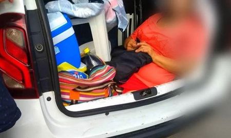 un argentino fue multado en brasil por llevar a su suegra en el baul un argentino fue multado en brasil por llevar a su suegra en el baul
