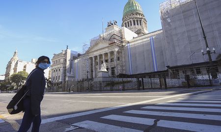 Argentina cumplió seis meses de cuarentena. La medida sigue rigiendo en distintas localidades del país desde el 20 de marzo, aunque no en todas. El Gobierno nacional volvió a extender el aislamiento hasta el 11 de octubre. Argentina cumplió seis meses de cuarentena. La medida sigue rigiendo en distintas localidades del país desde el 20 de marzo, aunque no en todas. El Gobierno nacional volvió a extender el aislamiento hasta el 11 de octubre.
