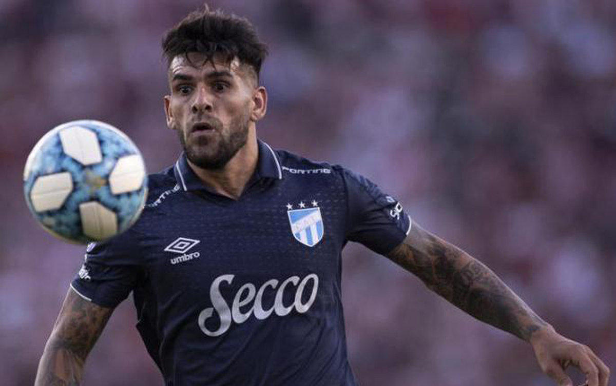 Javier Toledo jugó en Atlético Tucumán, Rosario Central, San Martín de San Juan y Estudiantes de La Plata, entre algunos de los equipos. Javier Toledo jugó en Atlético Tucumán, Rosario Central, San Martín de San Juan y Estudiantes de La Plata, entre algunos de los equipos.