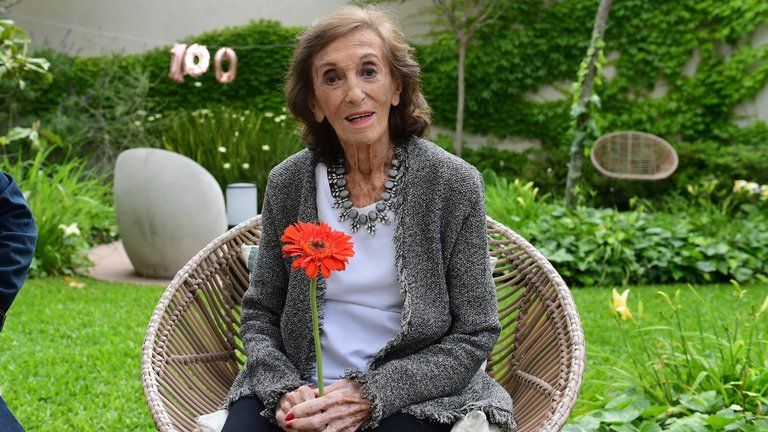 Hilda Bernard sopló las velitas con sus seres queridos. (Foto: Teleshow/Maximiliano Luna)