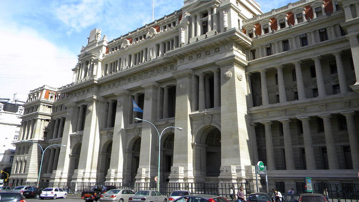 La decisión de la Corte Suprema se conoce días después de que también quedara firme la prisión domiciliaria de Cristina Kirchner, en otro expediente de alto perfil.