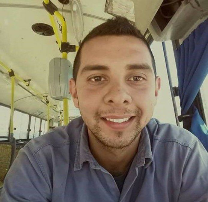 Nahuel Molina tenía 23 años y era empleado de Autobuses Santa Fe. Lo mataron cuando llegaba a su casa.