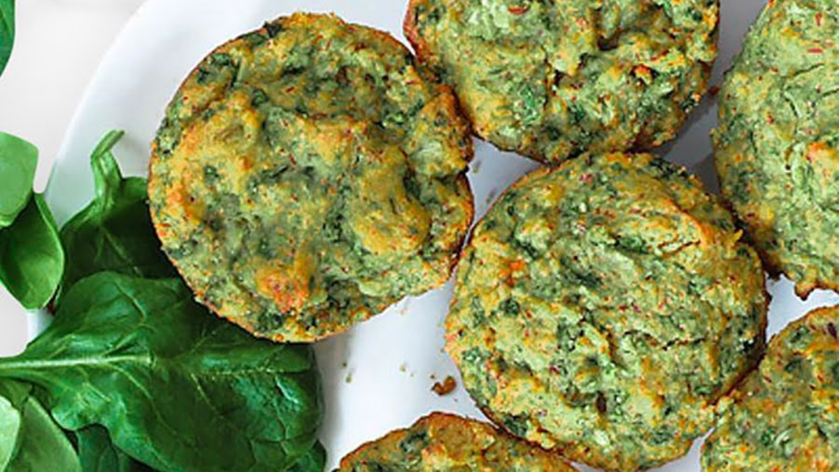 Perfectas para cualquier ocasión, estas torrejas combinan zucchini, zanahoria, papa y cebolla para un resultado crujiente y sabroso. Perfectas para cualquier ocasión, estas torrejas combinan zucchini, zanahoria, papa y cebolla para un resultado crujiente y sabroso.