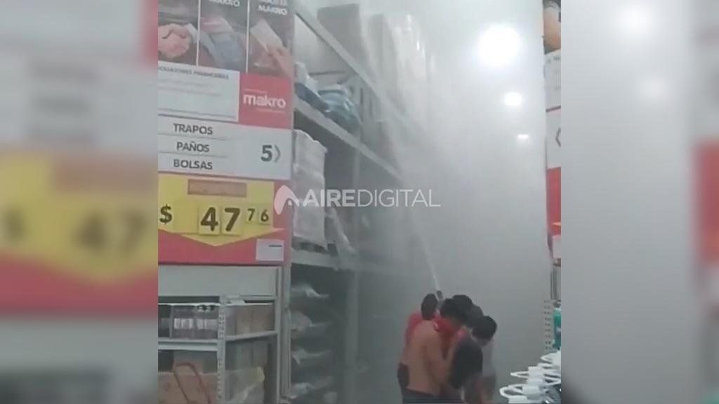 Incendio en un reconocido supermercado mayorista de la ciudad