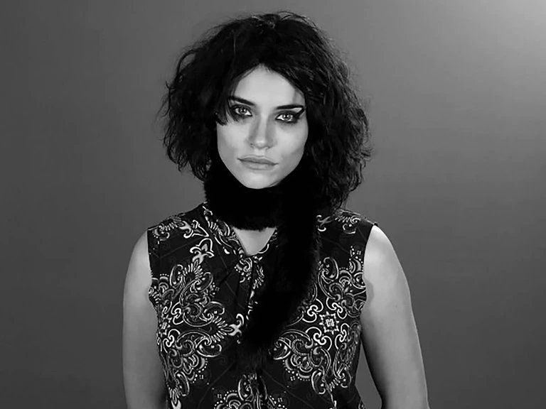 En octubre pasado, había dejado atrás el largo lacio pero manteniendo el color y jugando con una cabellera mucho más corta.