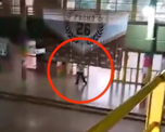 El 30 de marzo pasado, un adolescente de 15 años asesinó a otro de 13 años, en la Escuela Mariano Moreno, de San Cristóbal. El 30 de marzo pasado, un adolescente de 15 años asesinó a otro de 13 años, en la Escuela Mariano Moreno, de San Cristóbal.