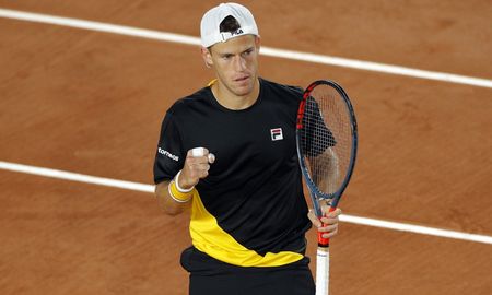 Diego Schwartzman comenzó con el pie derecho en Roland Garros tras vencer por 6-0, 6-1 y 6-3 al serbio Kecmanovic. Diego Schwartzman comenzó con el pie derecho en Roland Garros tras vencer por 6-0, 6-1 y 6-3 al serbio Kecmanovic.